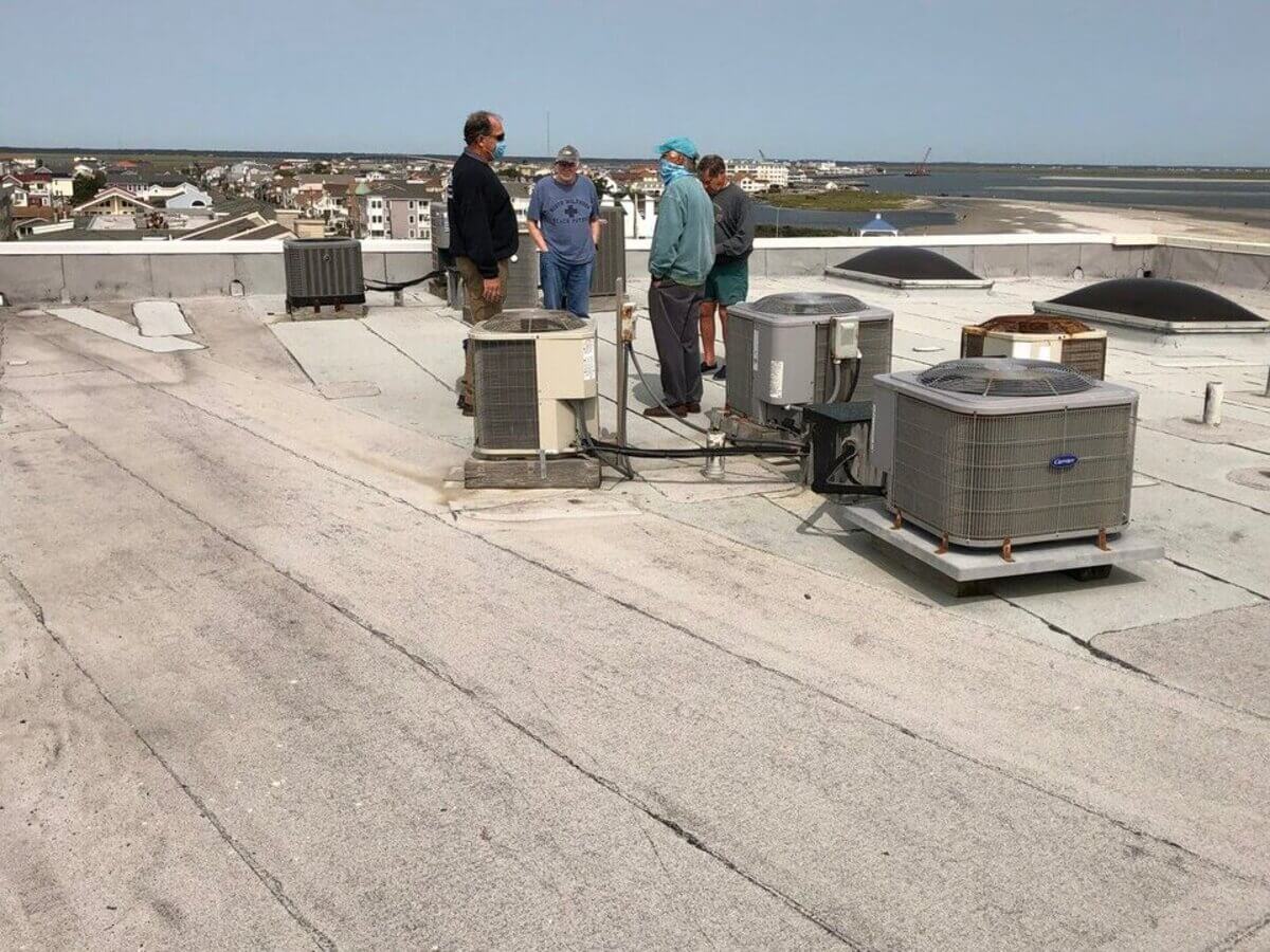 Contractors on Commercial Flat Roof | getflatroofing.com