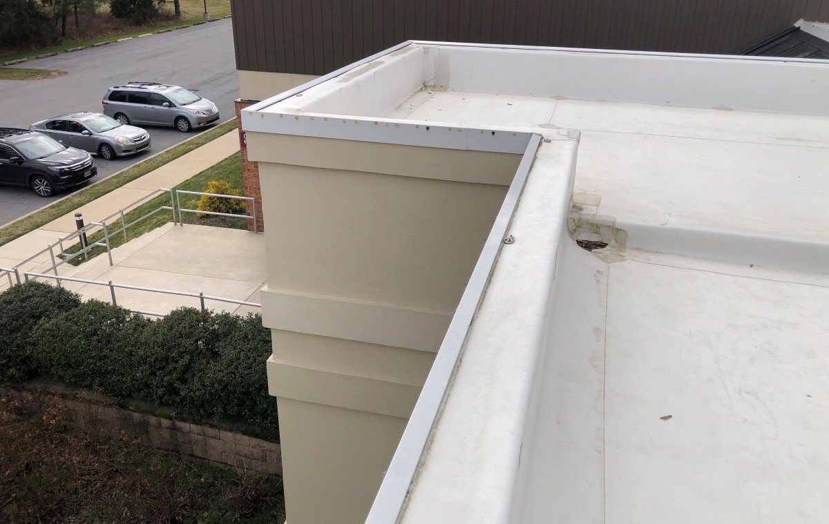 Example of a Commercial Flat Roof With Parapet Walls | getflatroofing.com