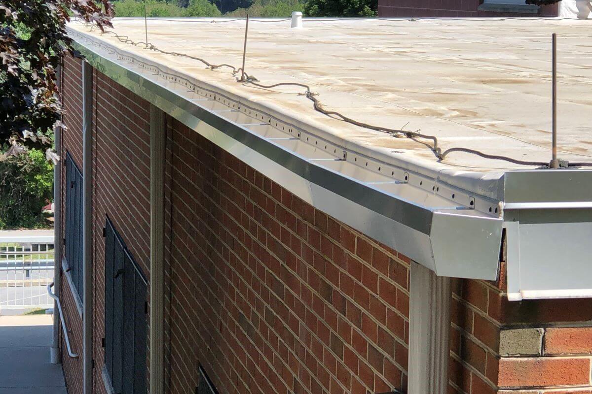 Edging on a commerical flat roof 